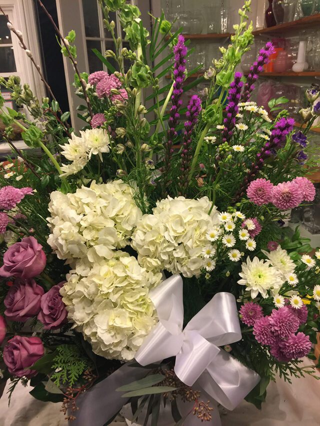 A bouquet of flowers with purple and white colors.