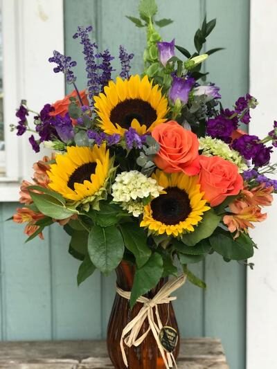 Sunflowers and orange roses - Gulbankian Florist