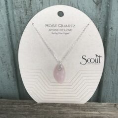 A necklace that is sitting on the card.