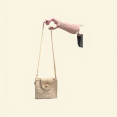 Square jute cross body bag with magnet closure